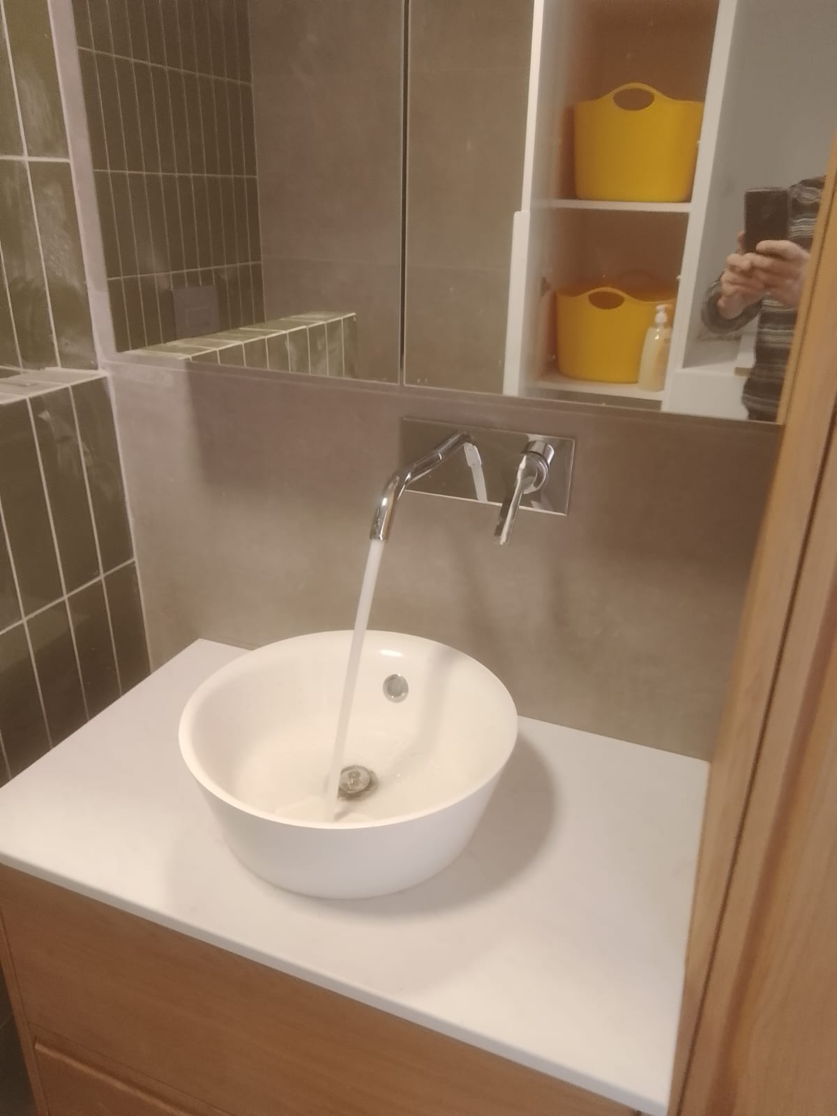 Lavabo, batarya ve ayna uygulaması